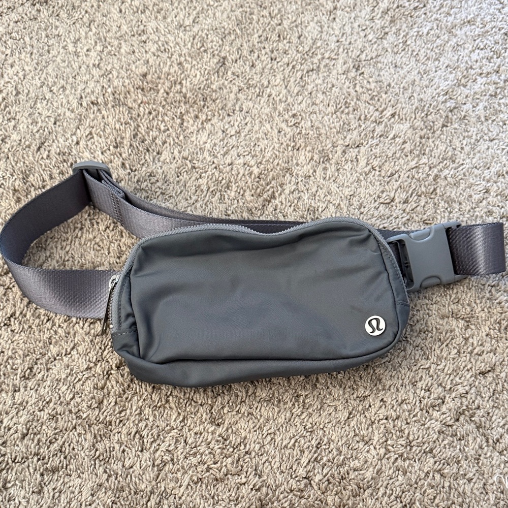 lululemon athletica grey everywhere belt bag